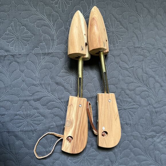 Moneysworth & Best Men's Cedar Shoe Tree - Hook Heel / Split Toe (1 Pair) M NWOB - Picture 5 of 11